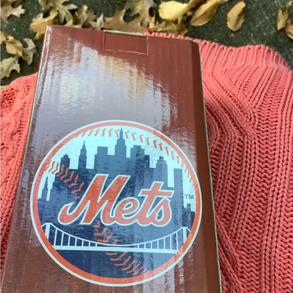 Mrs Mets as Wonder Woman Bobblehead - Picture 3 of 6